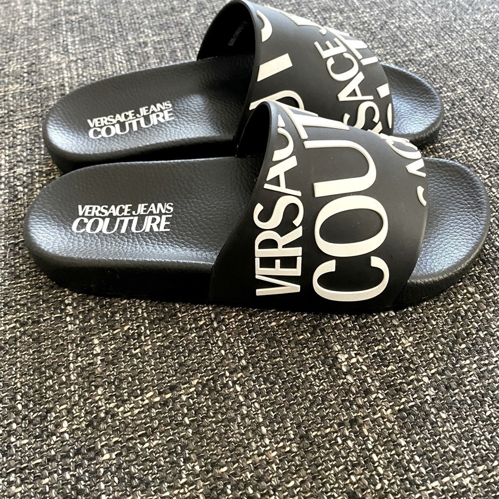 Versace Jeans slides size 3 boys or 5 women’s-LT56P